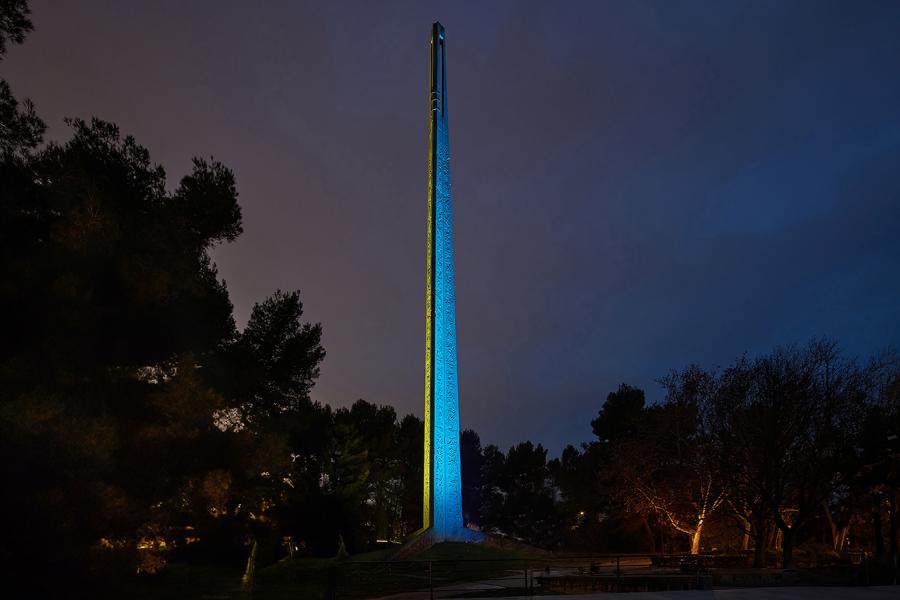 Stele Dannunziana Beleuchtung